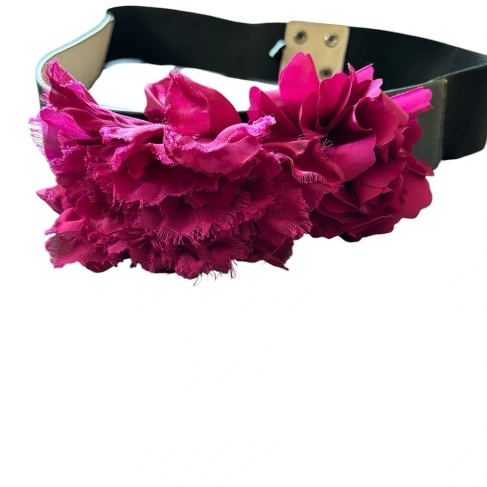 White House Black Market WHBM Black Stretch Belt Faux Flower Sz L Avant Garde